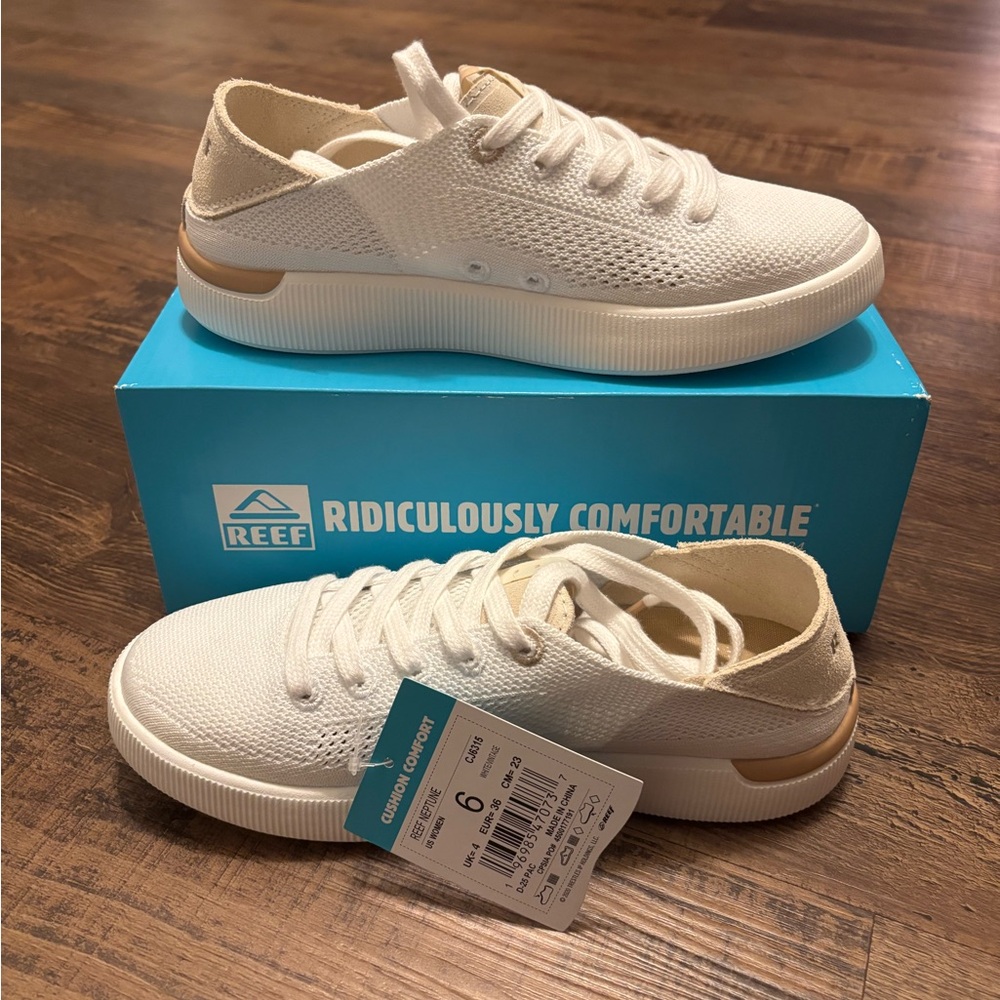 Reef Sneakers in White and Tan
